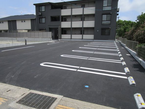 シャンブル 駐車場