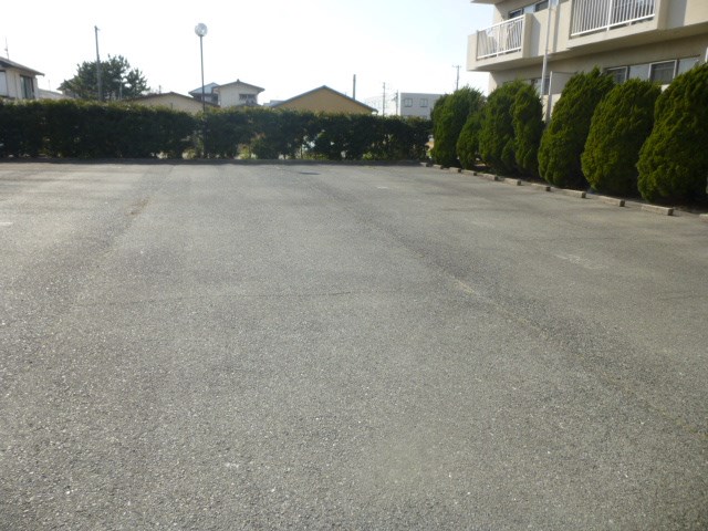 フロントヒルズⅡ 駐車場