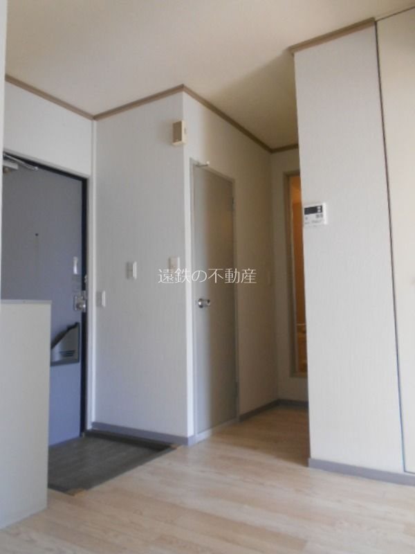 スモールバレーE 玄関