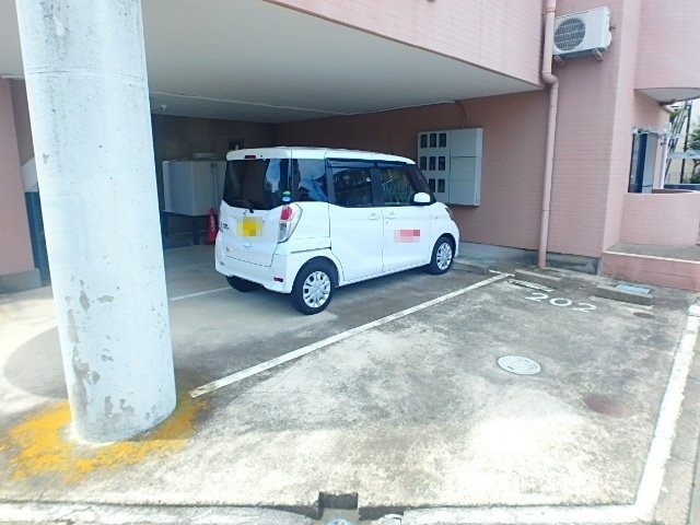 ヴェルヌーブⅡ 駐車場