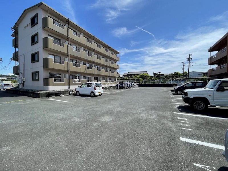 ドミールⅤ 駐車場