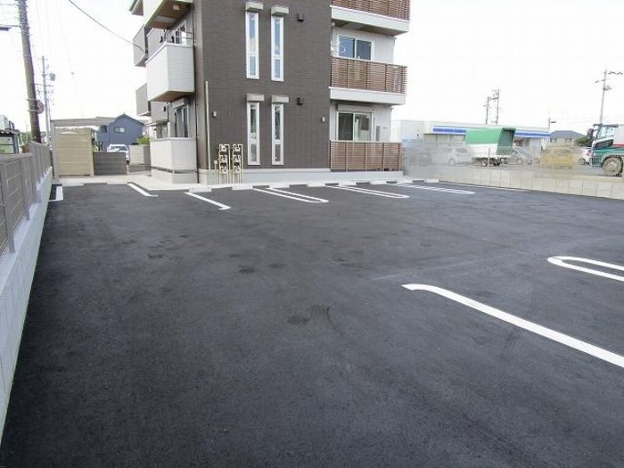 アベニュー有玉 駐車場