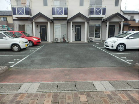 アゼリアテラスＡ・Ｂ 駐車場
