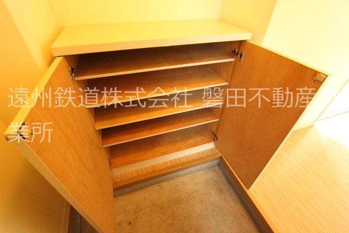 グリーンヒル西山 玄関