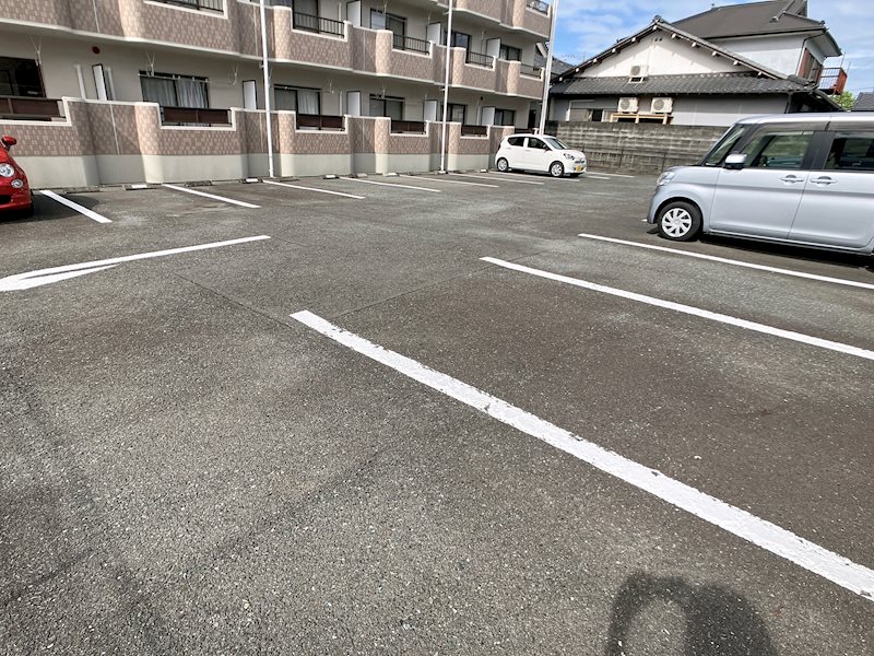 ローランギャロス 駐車場