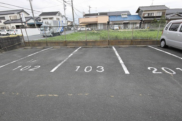 レジデンス曳馬 駐車場