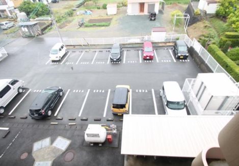 ドミールⅤ 駐車場