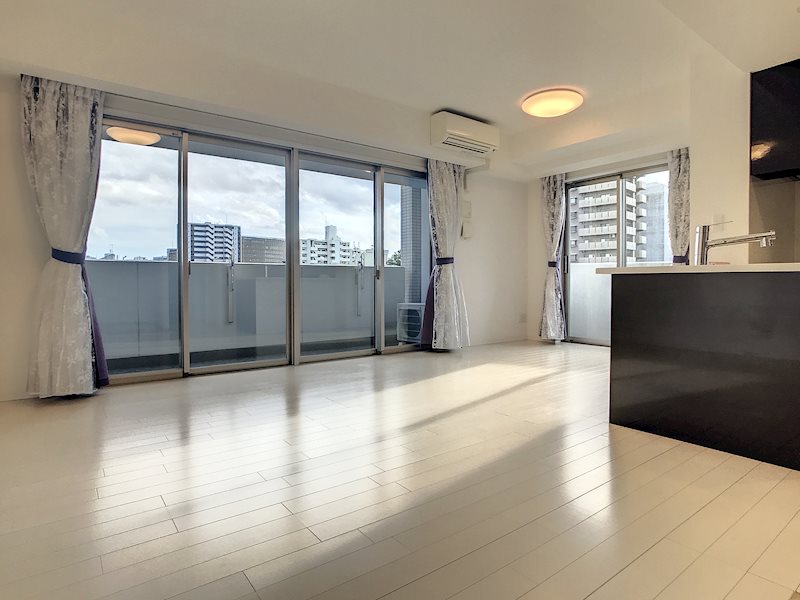 プレミスト元浜(401) リビング