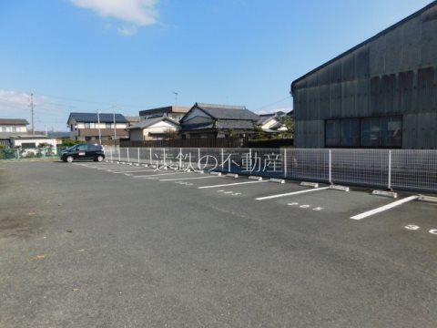 ノンパレイユ笠井 駐車場