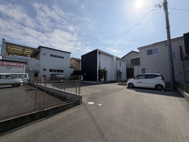 キャレブラン芳川 駐車場