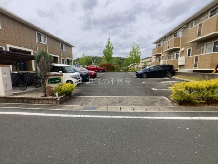 ロイヤルタウン染地台　D 駐車場