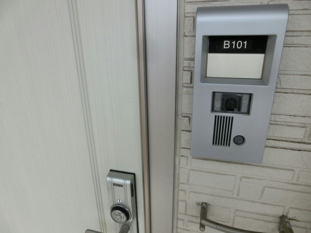 アラモードB 玄関