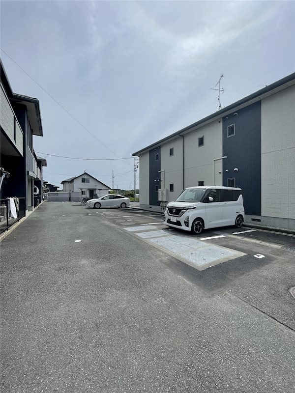 サンライズⅢ 駐車場