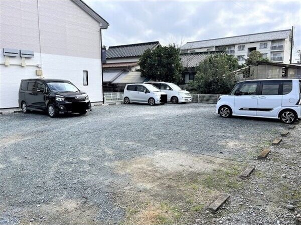 ブランシェシャトー 駐車場