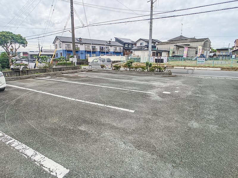 ヴィラ内山 駐車場