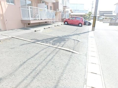 ニュービレッジ和合 駐車場