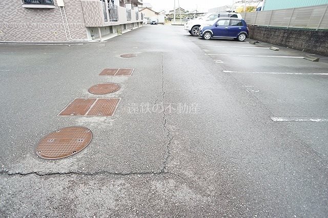 サンパティークK 駐車場