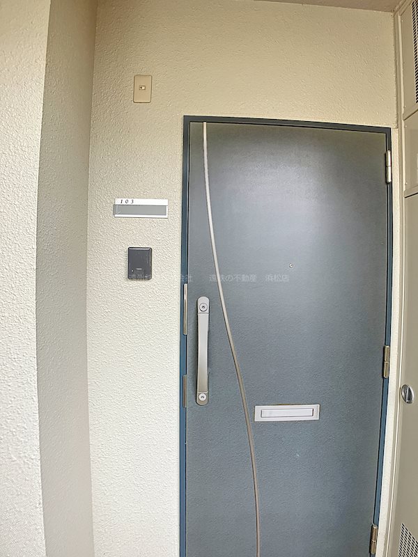 リンボックF 玄関