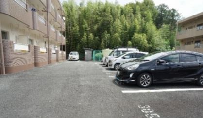 ハイツ赤とんぼ 駐車場