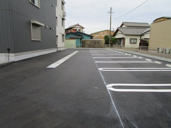 Maison de Lumiere 駐車場