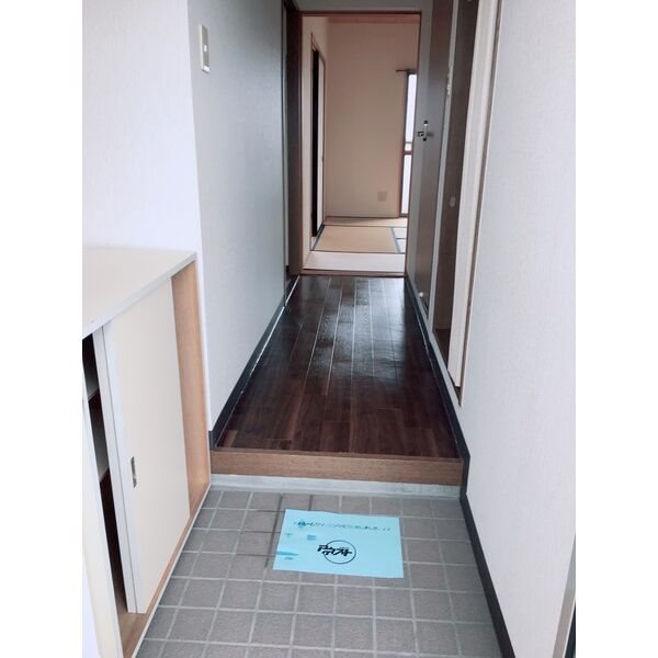 マンションカズ 玄関