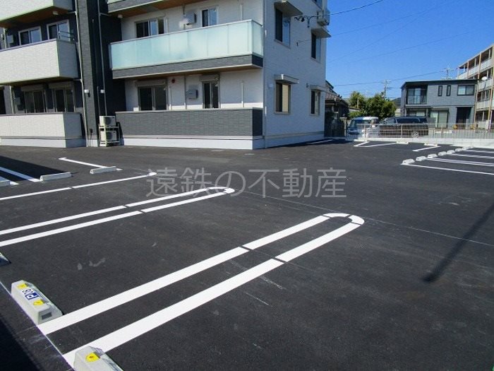 Advance 駐車場