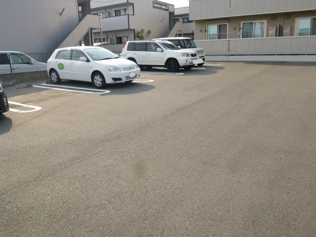 シャトレー 駐車場