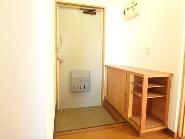 プレステージ高丘 玄関