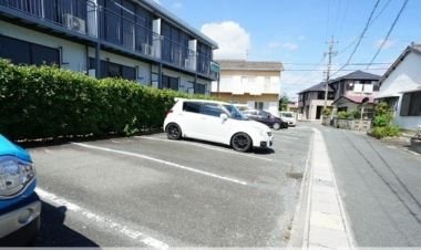 コーポ十字路 駐車場