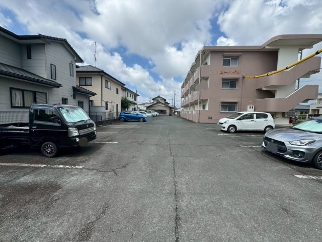 ビーハイヴ 駐車場