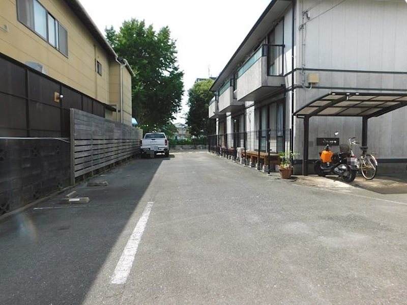 ヴィラ・中島 駐車場
