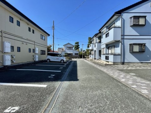 グランデーヌM's 駐車場