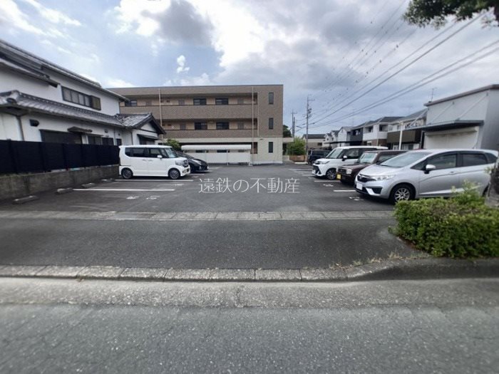 Ｄ－ｒｏｏｍ高丘西 駐車場