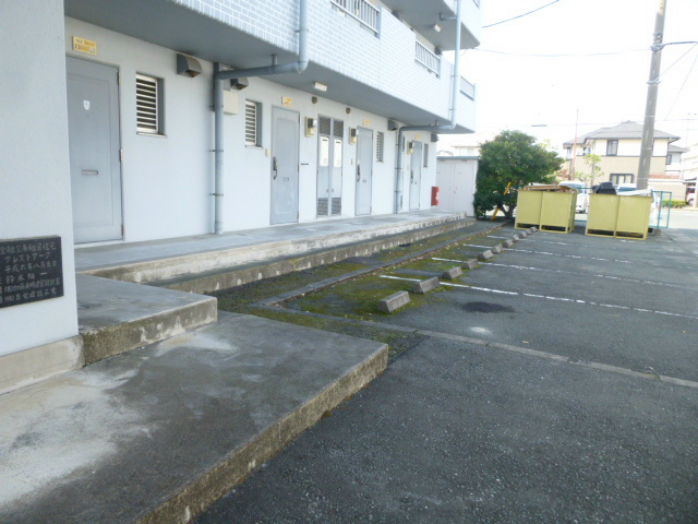 クレストアーク 駐車場