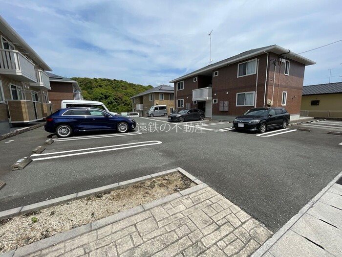 リビングタウンヴェルード 駐車場