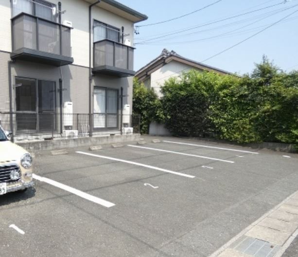 向平ハイツ 駐車場