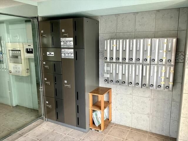 You Stage Shikatani 玄関