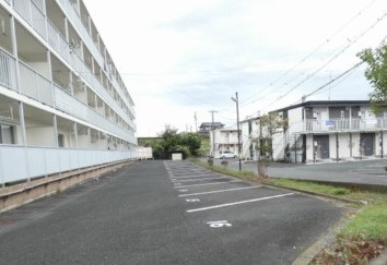 ヴィラナリー袋井 駐車場