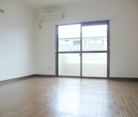 マンションやまももの木 ベッドルーム