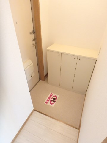 ウエストヒルズA 玄関
