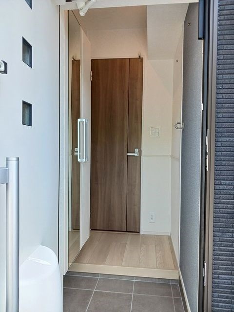 ヒカルサ磐田中泉 玄関