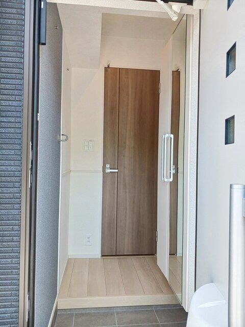 ヒカルサ磐田中泉 玄関