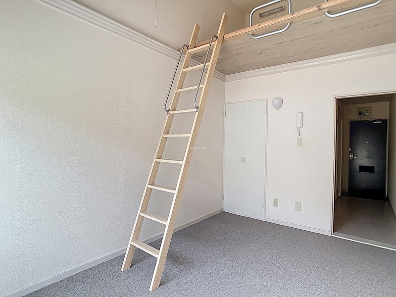 レオパレス新津町 ベッドルーム