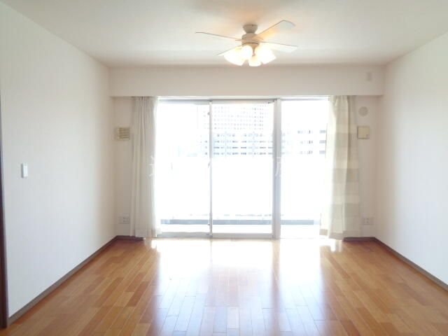 プレミスト浜松中央タワー リビング