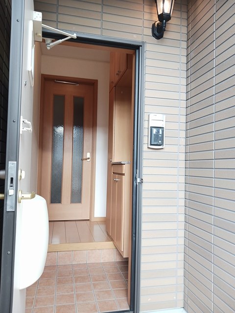クリスタル　ティアラＡ 玄関