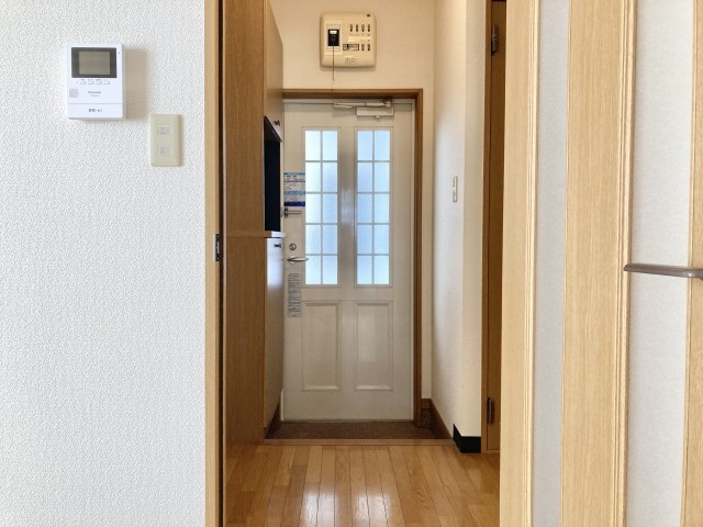 半田ビレッジ１号棟 玄関