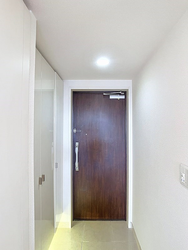 ウィスティリア鴨江(804) 玄関