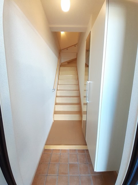 グランリベアＷＨ 玄関