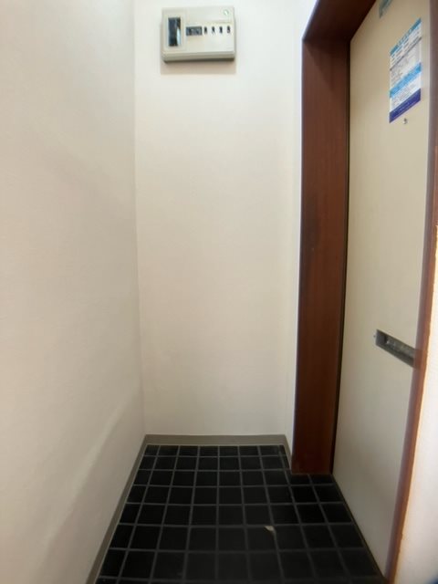 メゾン田町 玄関