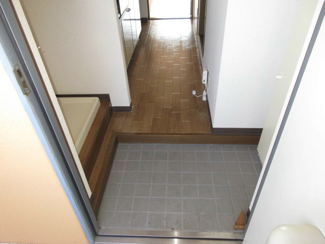 ロマネコンティ 玄関